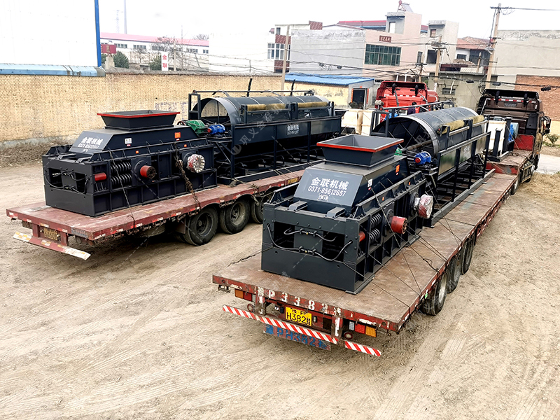 大型铁矿石对辊制砂机多少钱一台？