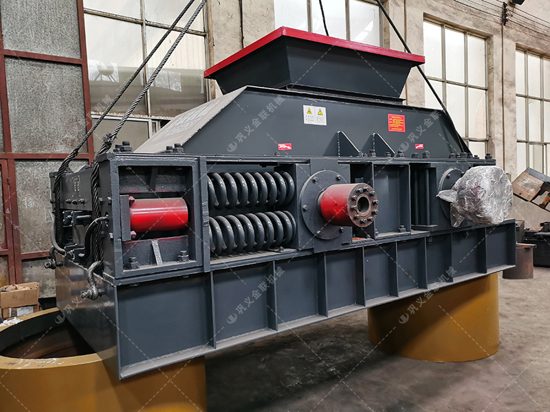 大型半自动液压对辊制砂机发货 发往广西