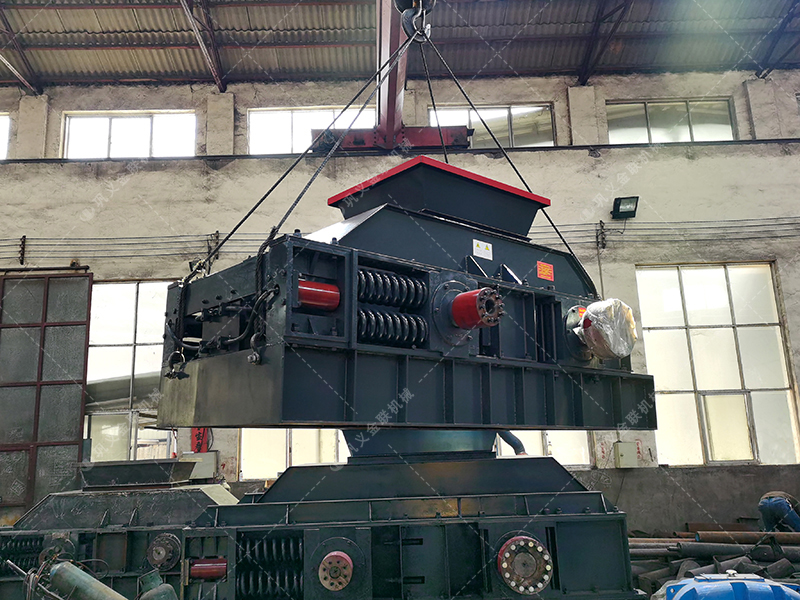 2PG1200x800大型对辊制砂机发往陕西商洛