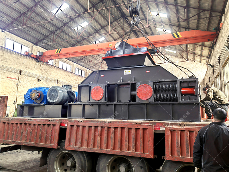 1200x800大型液压对辊制砂机发货图片