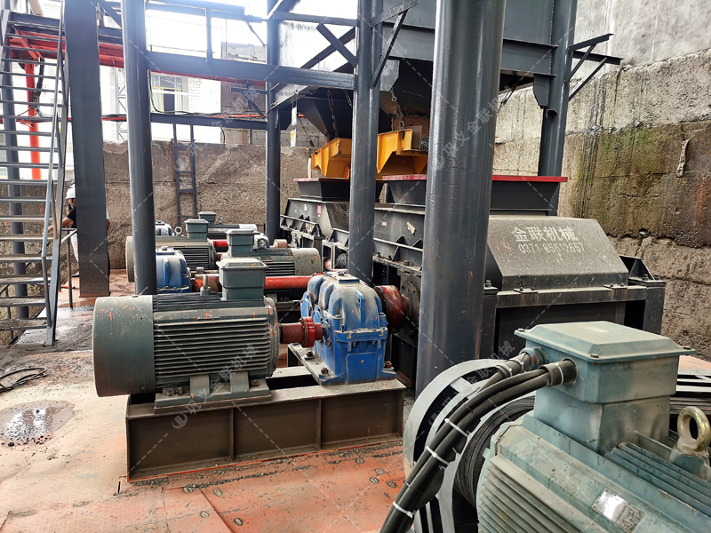 废弃混凝土骨料破碎用到哪些设备？对辊9I免费看片怎么样？